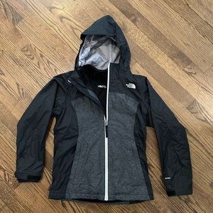 Girls North Face Dryvent jacket - size M (10-12)